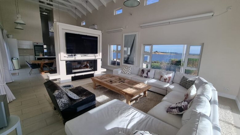 A Coastal Sanctuary with 360-Degree Views - Hermanus, South Africa