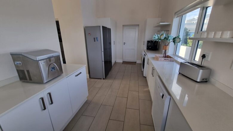 A Coastal Sanctuary with 360-Degree Views - Hermanus, South Africa