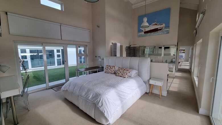 A Coastal Sanctuary with 360-Degree Views - Hermanus, South Africa