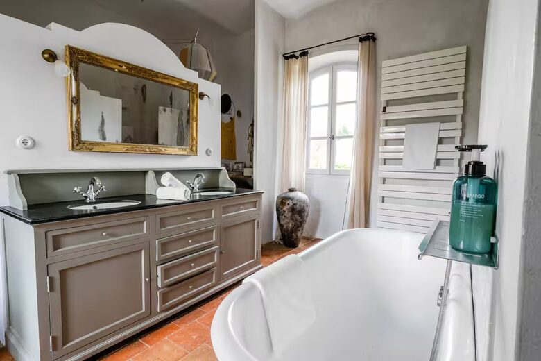 Contemporary Elegance in a Historic Aubussargues Priory - Aubussargues, France