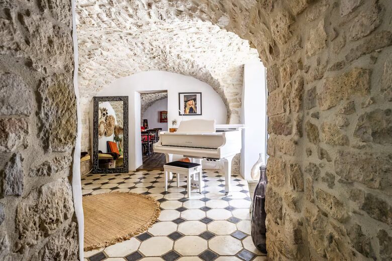 Contemporary Elegance in a Historic Aubussargues Priory - Aubussargues, France