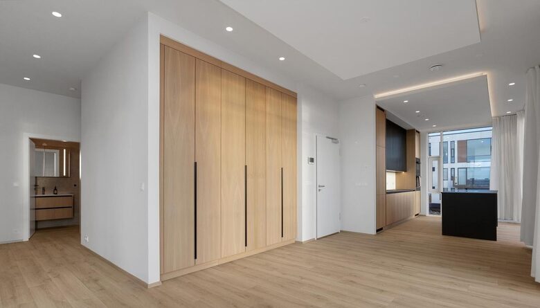 Coastal Penthouse with Panoramic Reykjavík Views - Kópavogsbær, Iceland