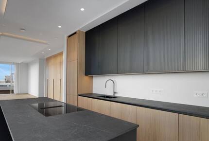 Coastal Penthouse with Panoramic Reykjavík Views - Kópavogsbær, Iceland