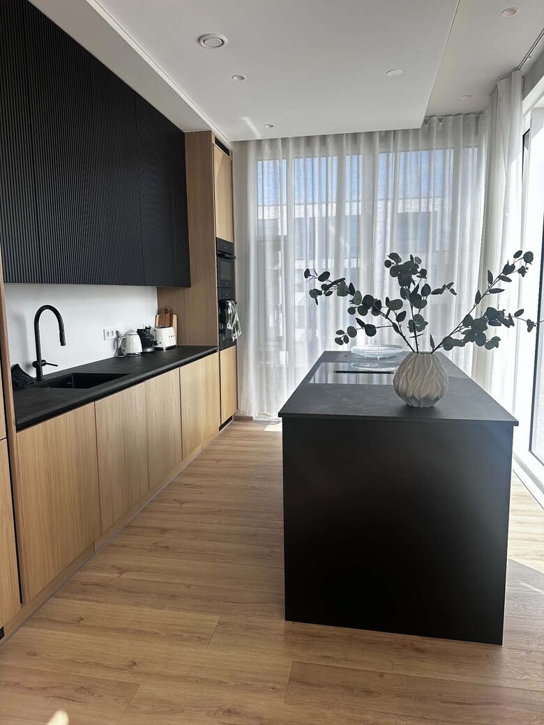 Coastal Penthouse with Panoramic Reykjavík Views - Kópavogsbær, Iceland