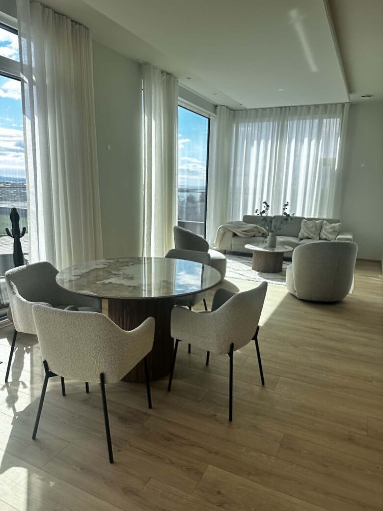 Coastal Penthouse with Panoramic Reykjavík Views - Kópavogsbær, Iceland