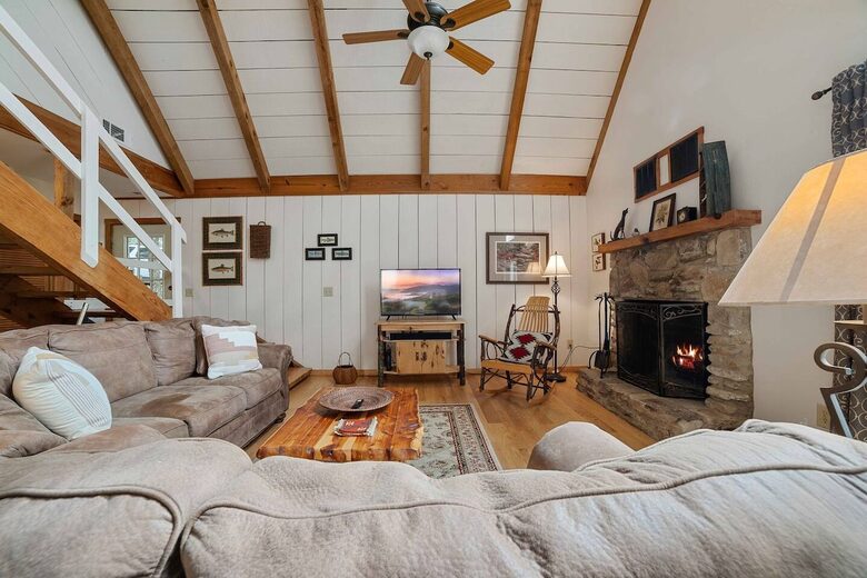 A Refined Highlands Retreat Near Apple Lake - Highlands, North Carolina