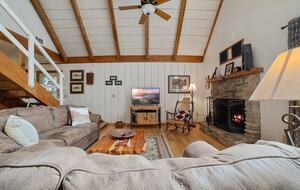 A Refined Highlands Retreat Near Apple Lake - Highlands, North Carolina