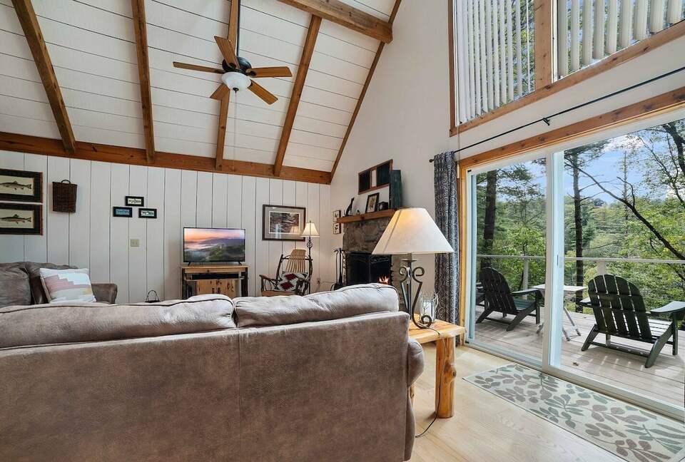A Refined Highlands Retreat Near Apple Lake - Highlands, North Carolina