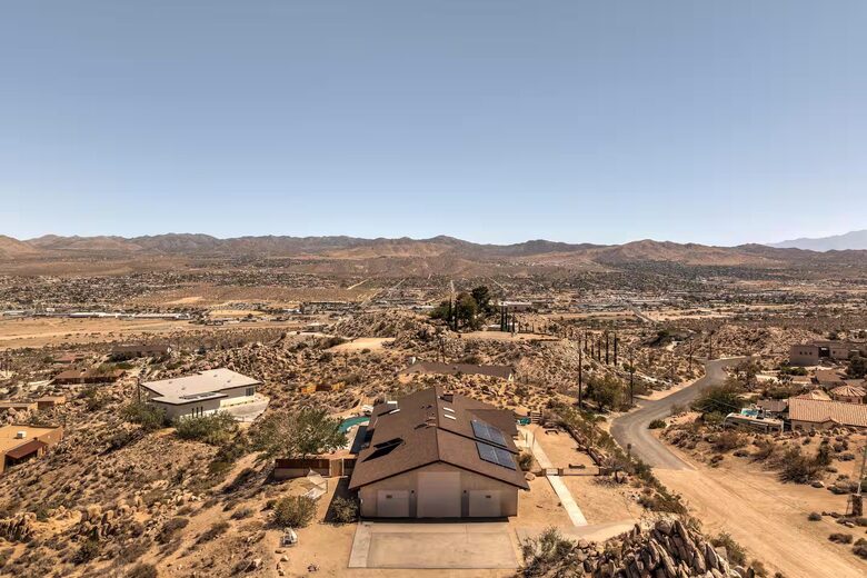 Retro Desert Hideaway on 2.5 Acres Near Joshua Tree - Yucca Valley, California