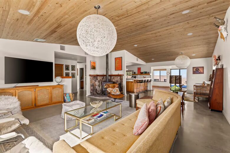 Retro Desert Hideaway on 2.5 Acres Near Joshua Tree - Yucca Valley, California