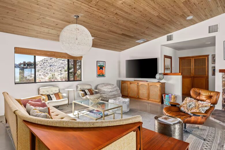 Retro Desert Hideaway on 2.5 Acres Near Joshua Tree - Yucca Valley, California
