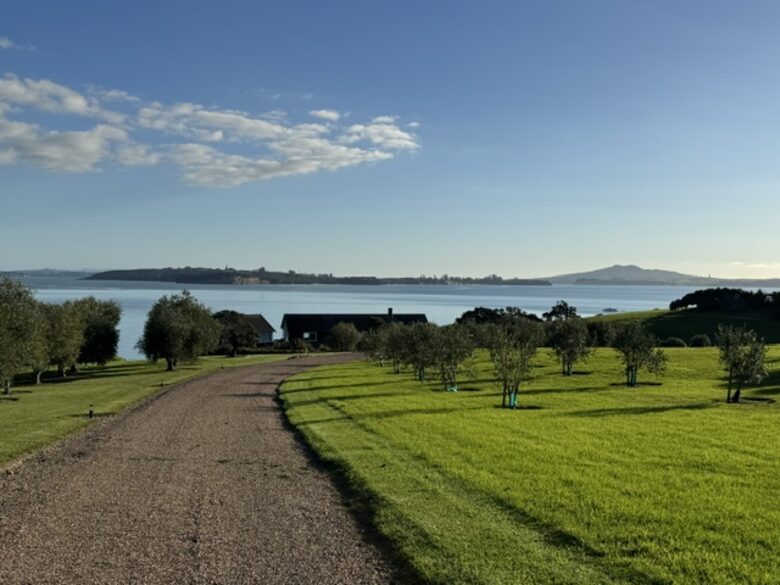 Hei Matau Lodge - Luxury Waiheke Retreat with Private Headland & Oceanfront Setting - Waiheke Island, New Zealand