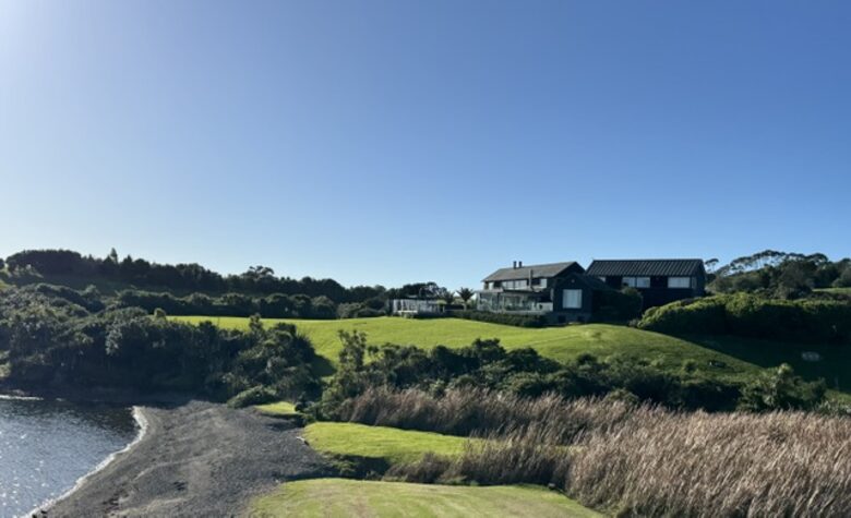 Hei Matau Lodge - Luxury Waiheke Retreat with Private Headland & Oceanfront Setting - Waiheke Island, New Zealand