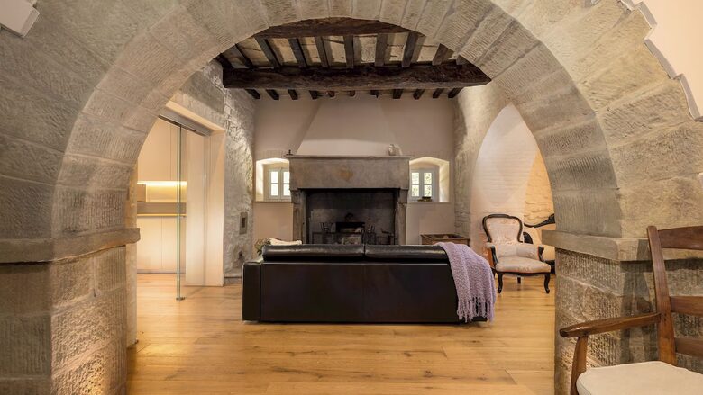 Timeless Elegance in the Tuscan Hills - Arezzo, Italy