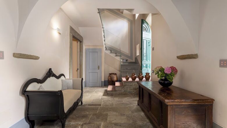 Timeless Elegance in the Tuscan Hills - Arezzo, Italy
