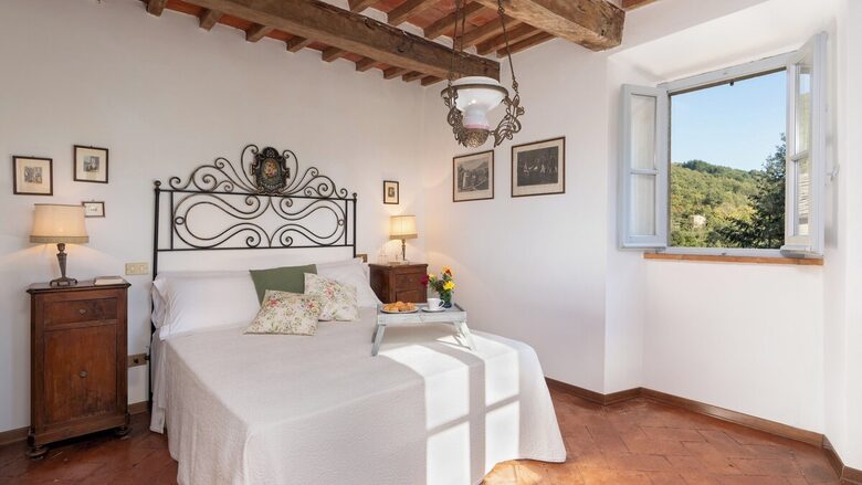 Timeless Elegance in the Tuscan Hills - Arezzo, Italy