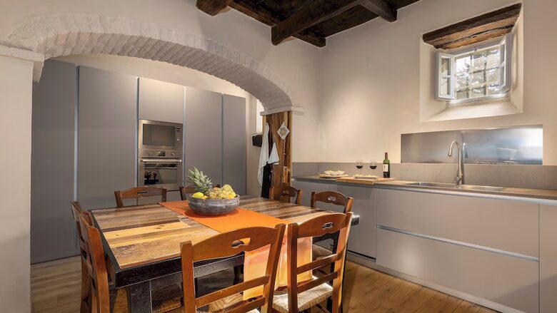 Timeless Elegance in the Tuscan Hills - Arezzo, Italy