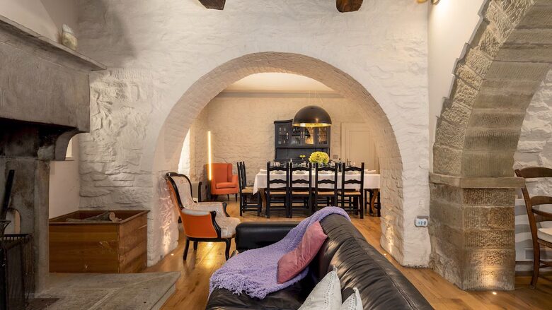 Timeless Elegance in the Tuscan Hills - Arezzo, Italy