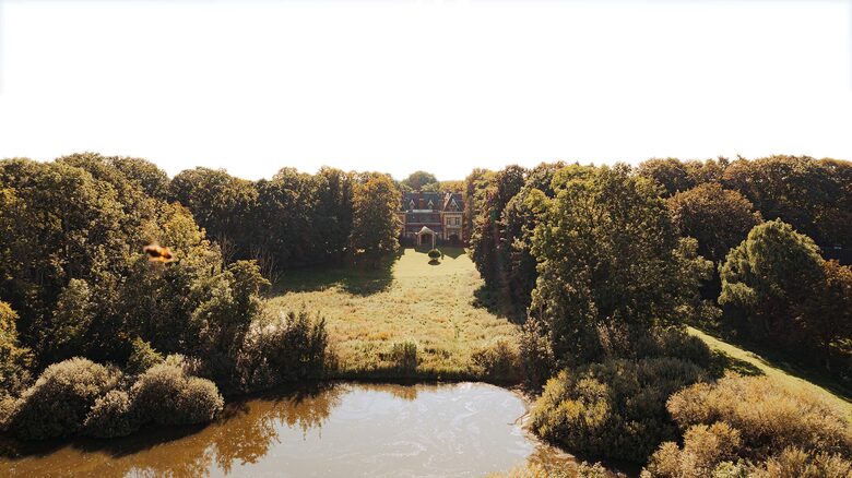 Schloss Düneck | A Historic Estate with Modern Luxury - Moorrege, Germany
