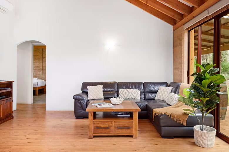 Grasswood Cottage at Woodstone Estate - Quedjinup, Australia