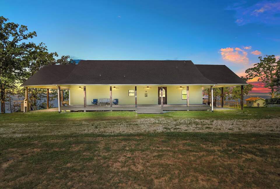 Toledo Bend Lakefront Lodge - Florien, Louisiana