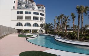 Diamond Beach Resort Retreat with Gulf Views & Lazy River - Galveston, Texas