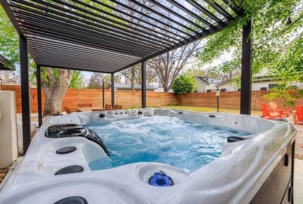 Main Street Hill Country Escape - Fredericksburg, Texas