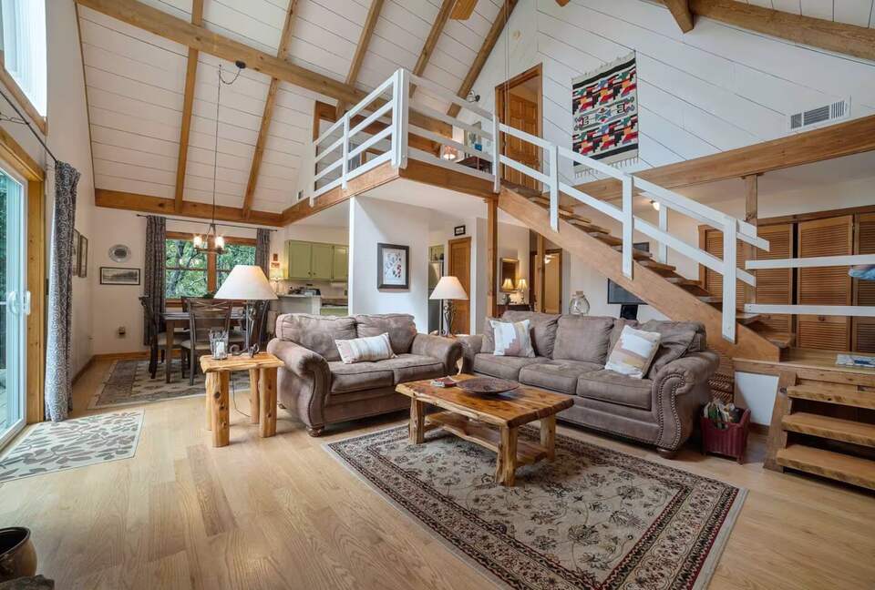 A Refined Highlands Retreat Near Apple Lake - Highlands, North Carolina