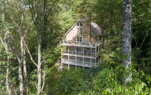 A Refined Highlands Retreat Near Apple Lake - Highlands, North Carolina