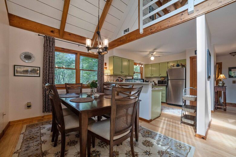 A Refined Highlands Retreat Near Apple Lake - Highlands, North Carolina