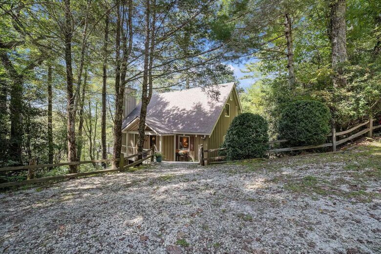 A Refined Highlands Retreat Near Apple Lake - Highlands, North Carolina
