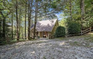A Refined Highlands Retreat Near Apple Lake - Highlands, North Carolina