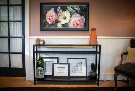 Heart of Old Town Cottage - Yountville, California