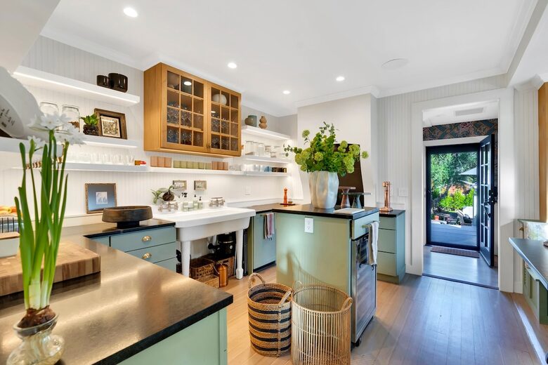 Heart of Old Town Cottage - Yountville, California