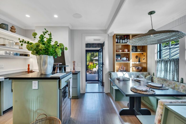 Heart of Old Town Cottage - Yountville, California