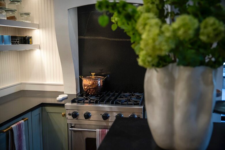 Heart of Old Town Cottage - Yountville, California