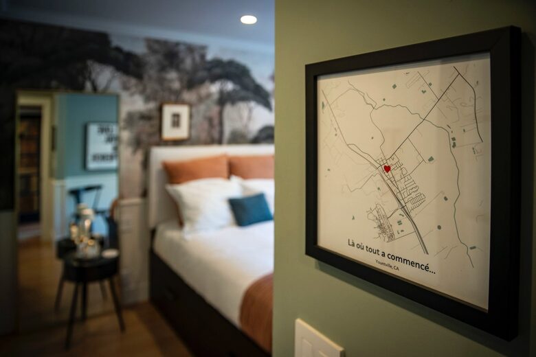 Heart of Old Town Cottage - Yountville, California