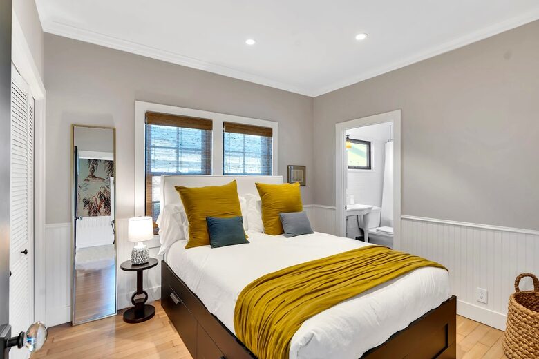Heart of Old Town Cottage - Yountville, California