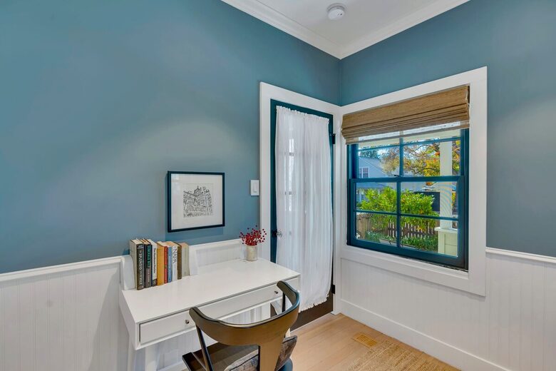 Heart of Old Town Cottage - Yountville, California