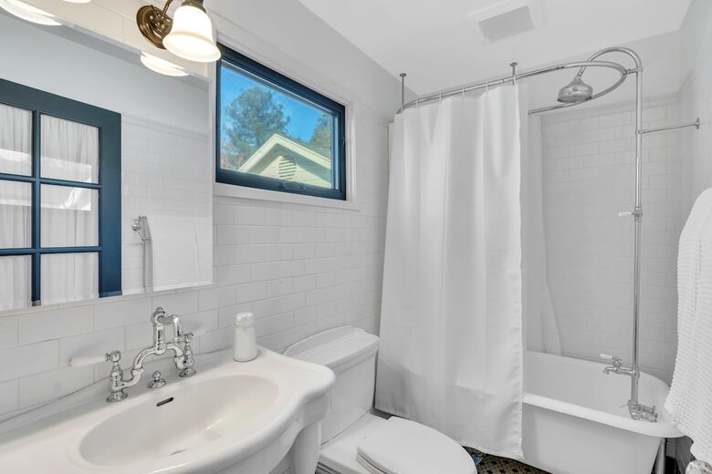 Heart of Old Town Cottage - Yountville, California