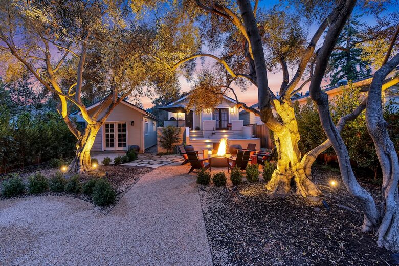 Heart of Old Town Cottage - Yountville, California
