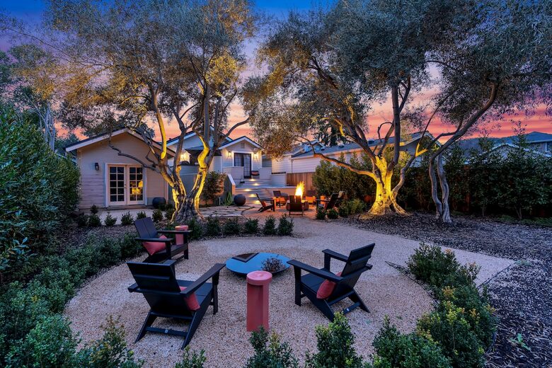 Heart of Old Town Cottage - Yountville, California