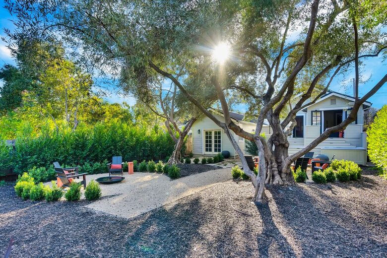 Heart of Old Town Cottage - Yountville, California