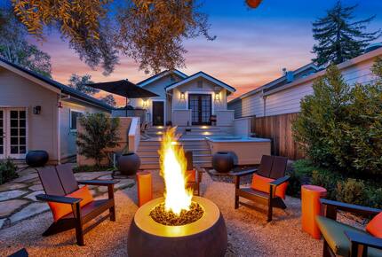 Heart of Old Town Cottage - Yountville, California