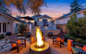 Heart of Old Town Cottage - Yountville, California