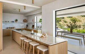 Architectural Paradise | Malibu Blufftop Estate with Panoramic Views