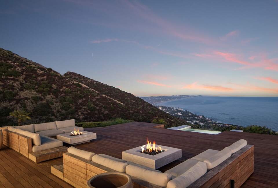 Architectural Paradise | Malibu Blufftop Estate with Panoramic Views - Malibu, California