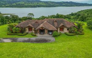 Lake & Volcano Vista Retreat - Tilaran, Costa Rica