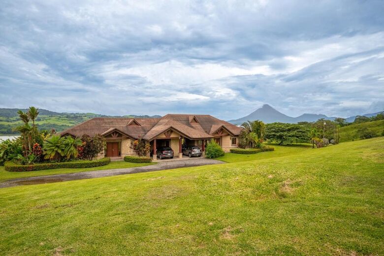 湖景与火山景观度假村——哥斯达黎加蒂拉兰