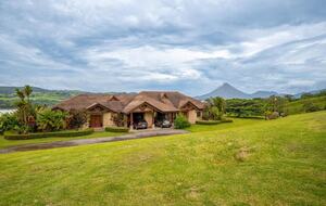Lake & Volcano Vista Retreat - Tilaran, Costa Rica